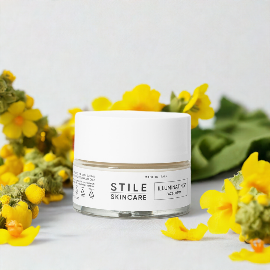 Crema viso illuminante e idratante Stile Skincare tra fiori di verbasco gialli